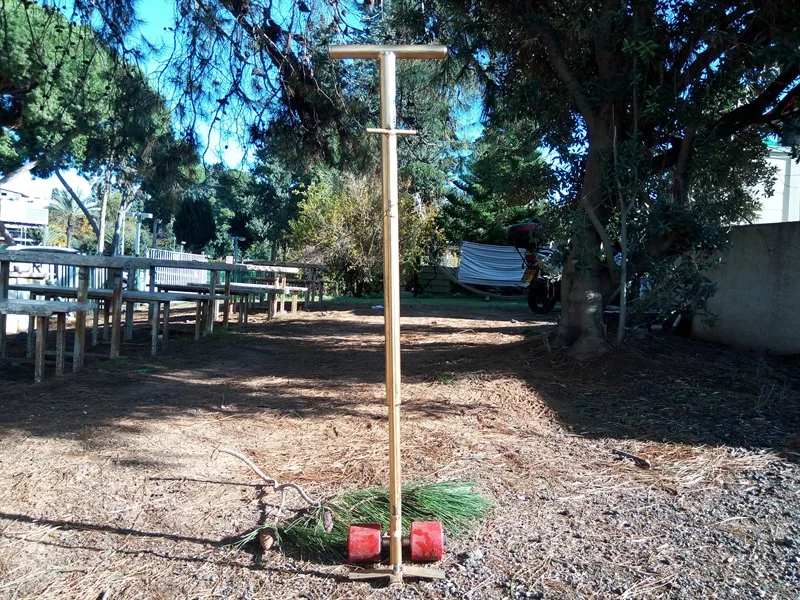 מכשיר הרקולקס מתחלף עם גלגלי טנק מפתח לפתיחת מכסה ביוב – מבט נוסף 1