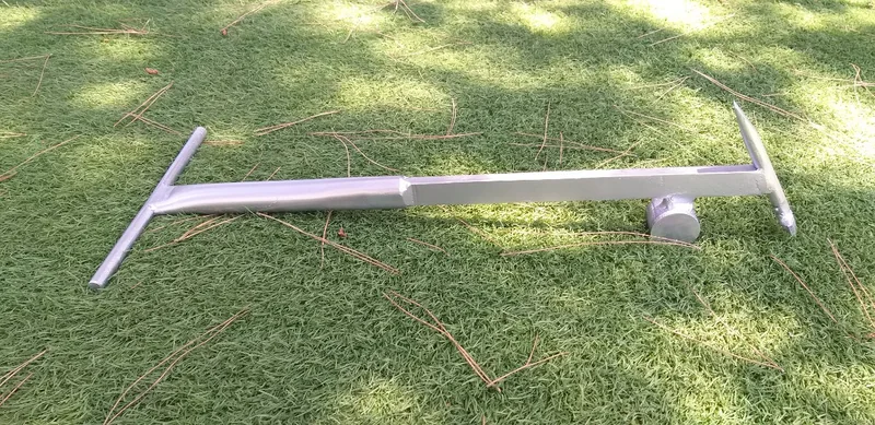 מכשיר סטאר עם ידיות מפתח לפתיחת מכסה ביוב