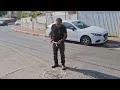 תצוגה מקדימה לסרטון של מכשיר קומפקט ענק עם חולץ מפתח לפתיחת מכסה ביוב